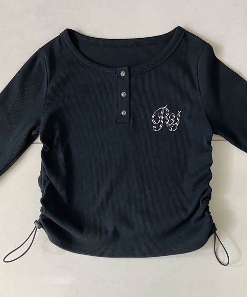 GLAMOROUS JANE(グラマラスジェーン)の「サイドドロストヘンリーネックショート丈ロンT(Tシャツ/カットソー・レディース・レッド/ブラック/グレー/オフホワイト・FREE)」の10枚目の写真