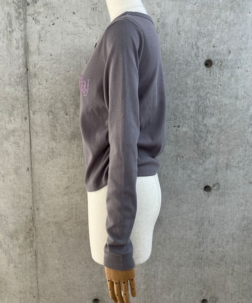 GLAMOROUS JANE(グラマラスジェーン)の「サイドドロストヘンリーネックショート丈ロンT(Tシャツ/カットソー・レディース・レッド/ブラック/グレー/オフホワイト・FREE)」の13枚目の写真