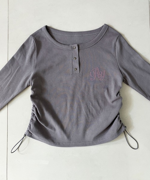 GLAMOROUS JANE(グラマラスジェーン)の「サイドドロストヘンリーネックショート丈ロンT(Tシャツ/カットソー・レディース・レッド/ブラック/グレー/オフホワイト・FREE)」の15枚目の写真