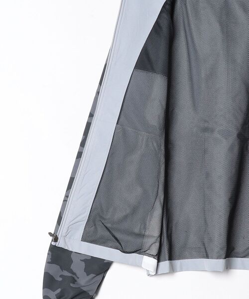 UNDER ARMOUR（アンダーアーマー）の「アンダーアーマー  UAメッシュ ライナー ノベルティ ジャケット（ナイロンジャケット・メンズ・サンドグレー/チャコールグレー・3L/LL/L/M/S）」の4枚目の写真