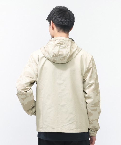 UNDER ARMOUR（アンダーアーマー）の「アンダーアーマー  UAメッシュ ライナー ノベルティ ジャケット（ナイロンジャケット・メンズ・サンドグレー/チャコールグレー・3L/LL/L/M/S）」の9枚目の写真