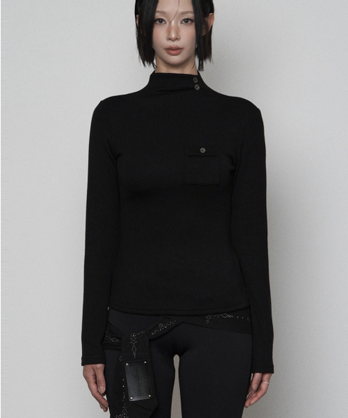 ETRE AU SOMMET(エトレオソメ)の「Pocket Half-turtleneck Button Long Sleeve (BLACK)(Tシャツ/カットソー・レディース・その他・FREE)」の3枚目の写真