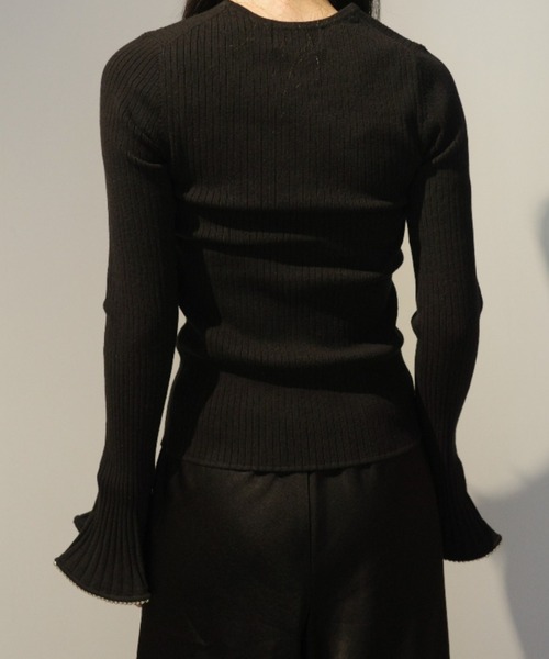 MIDWEST（ミッドウエスト）の「CLANE EMBELLISHED FRILL SLEEVE KNIT TOPS（ニット/セーター・レディース・ホワイト/ブラック/ライトブルー・1/2）」の7枚目の写真