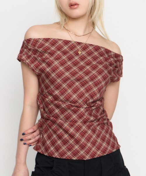 LAGUA GEM(ラグアジェム)の「NECK LOOSEY CHECK トップス(Tシャツ/カットソー・レディース・レッド/ネイビー/ブラック・FREE)」の3枚目の写真