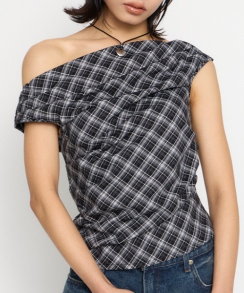 LAGUA GEM(ラグアジェム)の「NECK LOOSEY CHECK トップス(Tシャツ/カットソー・レディース・レッド/ネイビー/ブラック・FREE)」の2枚目の写真