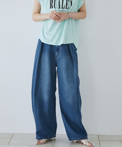 Doux archives(ドゥアルシーヴ)の「コットンリネンワイドデニムパンツ(デニムパンツ・レディース・ブルー/ネイビー・SMALL/MEDIUM)」の2枚目の写真