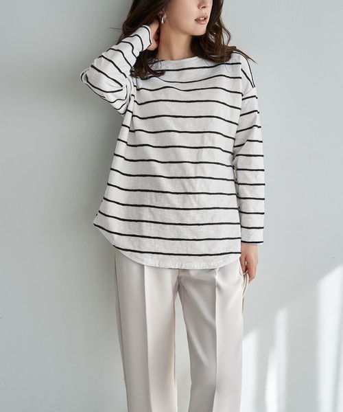 STYLE DELI（スタイルデリ）の「表面質感立体ラインボーダーTシャツ（Tシャツ/カットソー・レディース・ベージュ/ホワイト・FREE）」の2枚目の写真