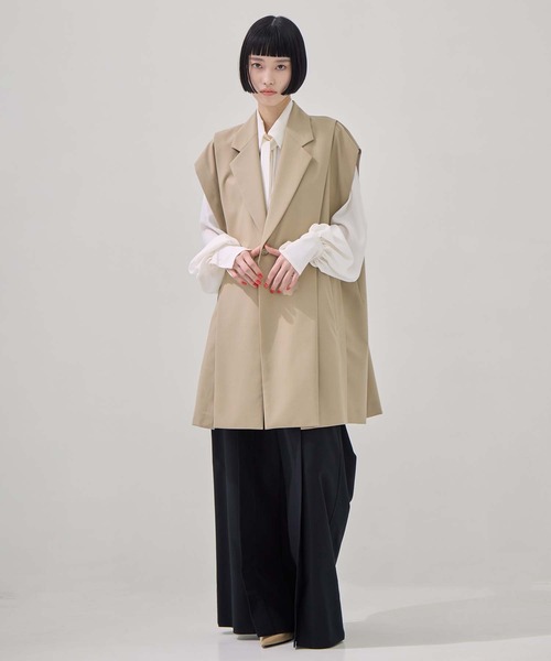 UJOH(ウジョー)の「【UJOH/ウジョー】別注 TAILORED VEST/テイラードベスト(ベスト・レディース・ベージュ/ブラック・2)」の9枚目の写真