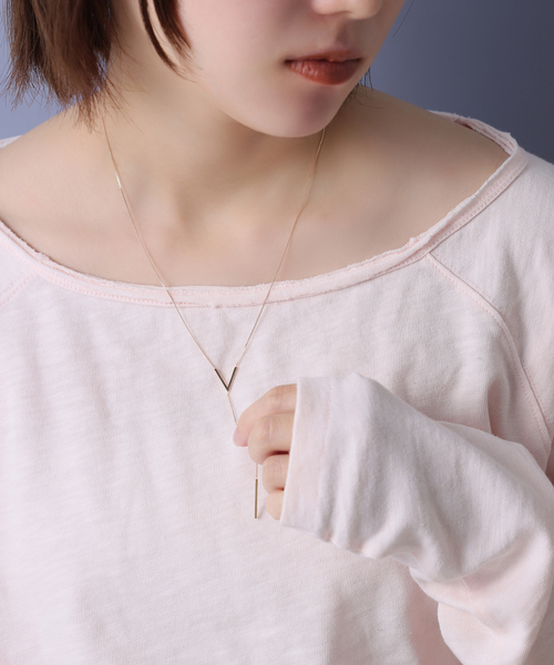Lilas(リラ)の「プレートYチェーンネックレス K10(ネックレス・レディース・ゴールド・FREE)」の3枚目の写真