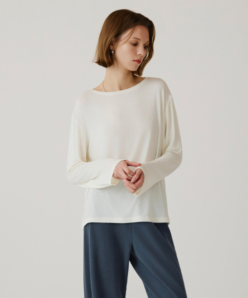 SIYAZU（シヤジュ）の「SITP5253 シルキー ルーズフィット Tシャツ_Ivory（Tシャツ/カットソー・レディース・アイボリー・ONE）」の4枚目の写真
