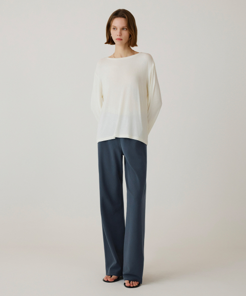 SIYAZU（シヤジュ）の「SITP5253 シルキー ルーズフィット Tシャツ_Ivory（Tシャツ/カットソー・レディース・アイボリー・ONE）」の2枚目の写真