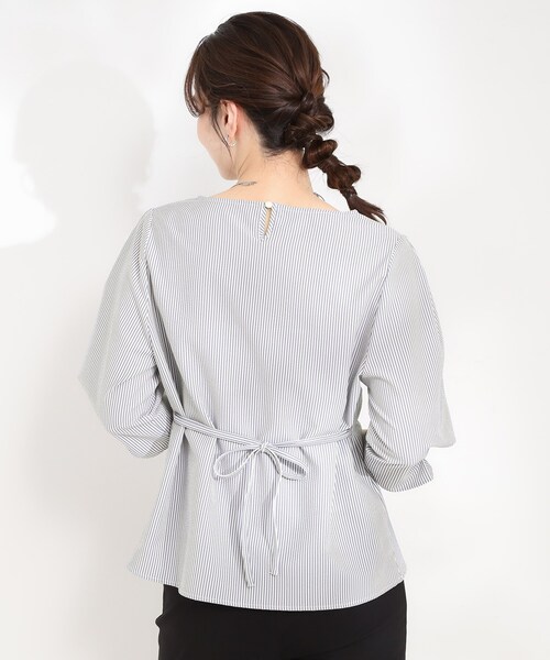 SHOO・LA・RUE（シューラルー）の「【洗濯機可/UV/3WAY】シルエットが変えられる ウエストリボンブラウス（シャツ/ブラウス・レディース・ベビーピンク/ブルー系7/チャコールグレー・04/03/02/01）」の22枚目の写真