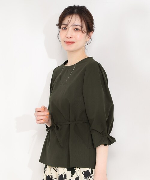 SHOO・LA・RUE（シューラルー）の「【洗濯機可/UV/3WAY】シルエットが変えられる ウエストリボンブラウス（シャツ/ブラウス・レディース・ベビーピンク/ブルー系7/チャコールグレー・04/03/02/01）」の5枚目の写真