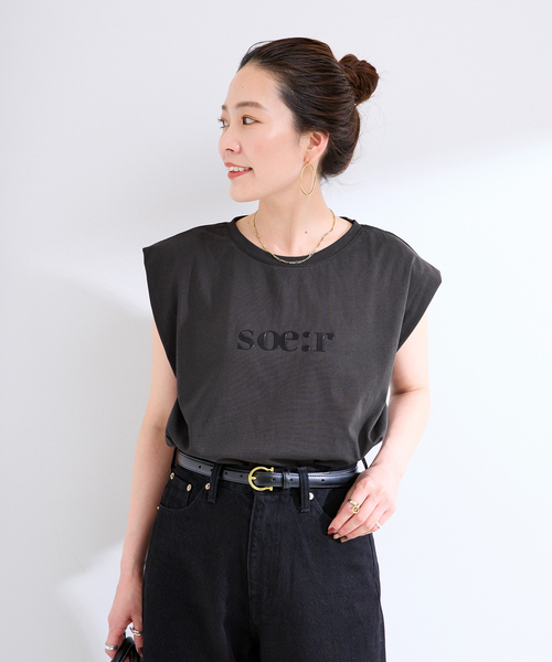 B.C STOCK(ベーセーストック)の「《追加》手洗い可 / 3D箔プリントTEE(Tシャツ/カットソー・レディース・アイボリー/チャコールグレー/ウッド・FREE)」の4枚目の写真