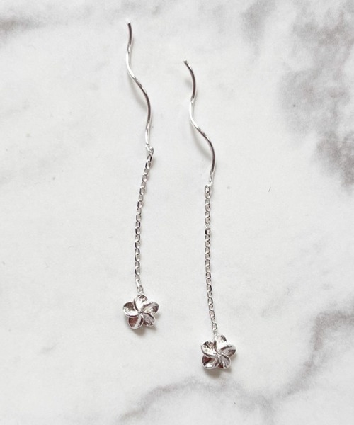 yu-ka(ユーカ)の「YU-KA:フラワーモチーフ スウィングピアス Flower motif swing earrings(ピアス(両耳用)・レディース・シルバー・FREE)」の2枚目の写真