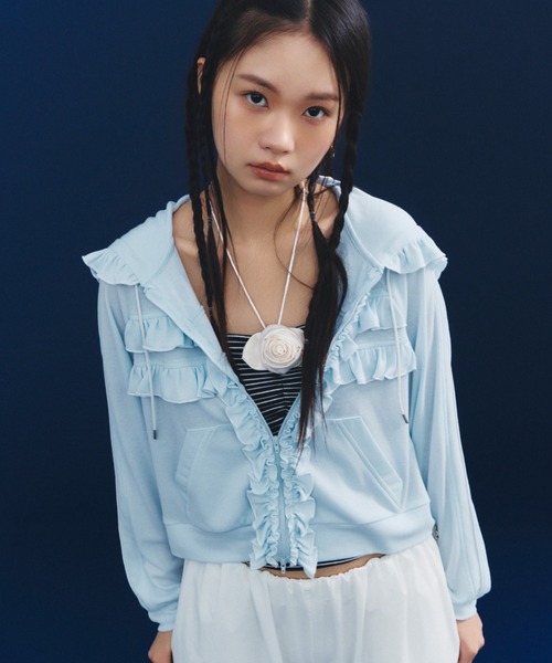 FURFUR(ファーファー)の「【LUMISHADE】UVカットフリルパーカー〈接触冷感〉(パーカー・レディース・ホワイト/ライトブルー/ブラック・F)」の3枚目の写真