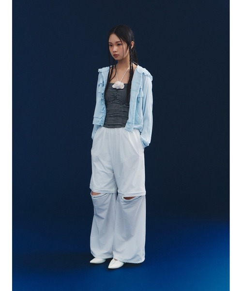 FURFUR(ファーファー)の「【LUMISHADE】UVカットフリルパーカー〈接触冷感〉(パーカー・レディース・ホワイト/ライトブルー/ブラック・F)」の4枚目の写真