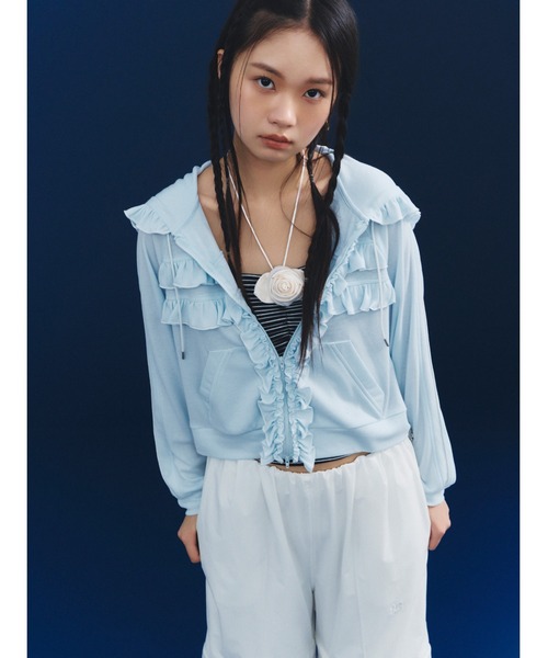 FURFUR(ファーファー)の「【LUMISHADE】UVカットフリルパーカー〈接触冷感〉(パーカー・レディース・ホワイト/ライトブルー/ブラック・F)」の5枚目の写真