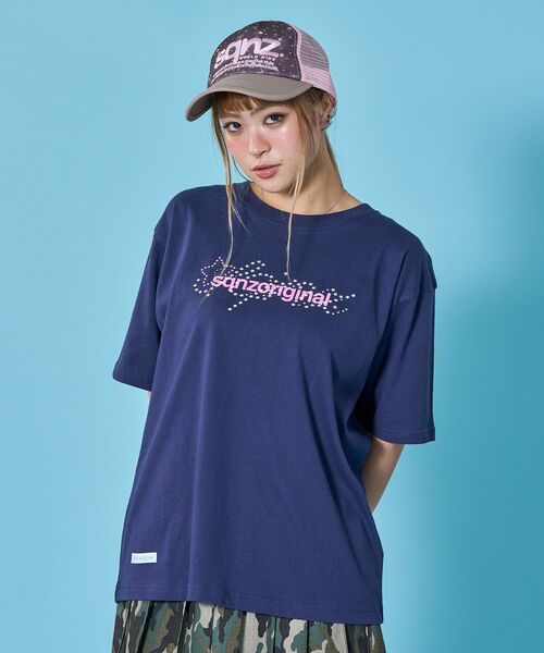 SEQUENZ(シークエンズ)の「※WEB限定 / ユニセックス / 星モチーフ半袖Tシャツ / sqnz star newlogo tee(Tシャツ/カットソー・メンズ・ベージュ系その他2/その他5/ネイビー/ピンク系その他/ホワイト・LARGE/SMALL/MEDIUM)」の1枚目の写真