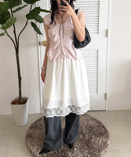 MUHET(ミュエータ)の「sleeveless shirred blouse / ノースリーブシャーリングブラウス(シャツ/ブラウス・レディース・オフホワイト/ブルー/ピンク・FREE)」の16枚目の写真