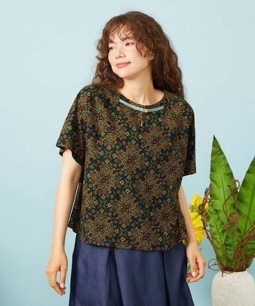 Jocomomola（ホコモモラ）の「【接触冷感】Solana プリントカットソープルオーバー（Tシャツ/カットソー・レディース・ブラック/ダークインディゴブルー・40）」の2枚目の写真