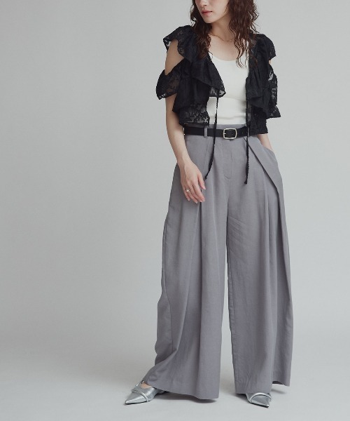 W:Huku(フーク)の「【W:Huku / ジャガードレース】フリルカラー ショート丈 ボレロ(カーディガン/ボレロ・レディース・オフホワイト/ブラック/ライトグレー・M/L)」の4枚目の写真