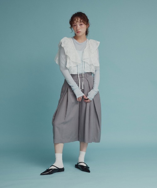 W:Huku(フーク)の「【W:Huku / ジャガードレース】フリルカラー ショート丈 ボレロ(カーディガン/ボレロ・レディース・オフホワイト/ブラック/ライトグレー・M/L)」の5枚目の写真