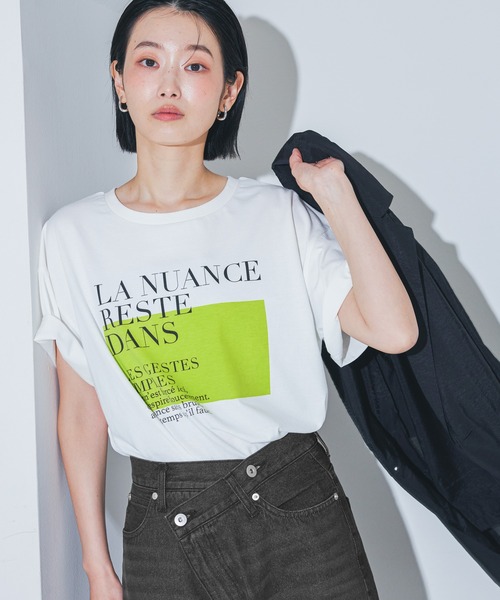 LAKOLE(ラコレ)の「<接触冷感>カラーパネルロゴプリントT / 1018058(Tシャツ/カットソー・レディース・イエロー/オフホワイト/チャコール・FREE)」の2枚目の写真