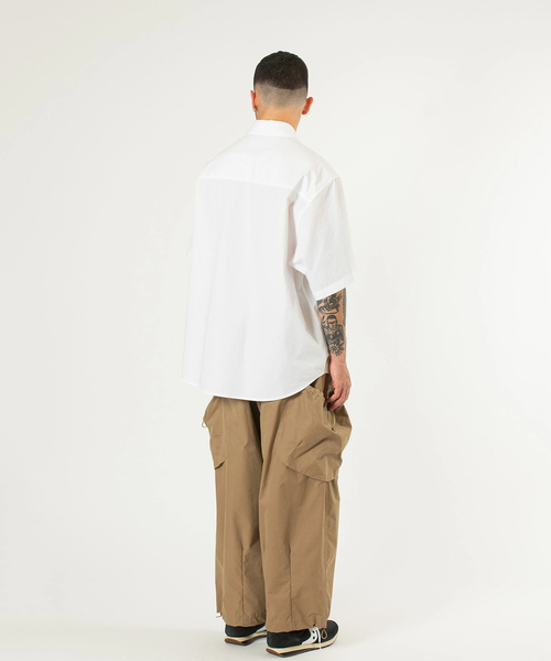 WISM（ウィズム）の「Estudio Niksen / エストゥディオ・ニクセン Shortsleeve Wide Shirt（シャツ/ブラウス・メンズ・ブルー/ホワイト・1/2）」の4枚目の写真