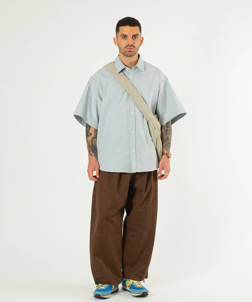 WISM（ウィズム）の「Estudio Niksen / エストゥディオ・ニクセン Shortsleeve Wide Shirt（シャツ/ブラウス・メンズ・ブルー/ホワイト・1/2）」の8枚目の写真