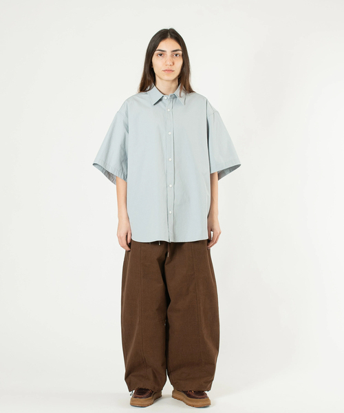 WISM（ウィズム）の「Estudio Niksen / エストゥディオ・ニクセン Shortsleeve Wide Shirt（シャツ/ブラウス・メンズ・ブルー/ホワイト・1/2）」の9枚目の写真