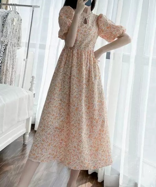 AMAJI(アマジ)の「総柄フラワー ウエストマークワンピース(ワンピース・レディース・オレンジ・MEDIUM/LARGE/X-LARGE)」の1枚目の写真