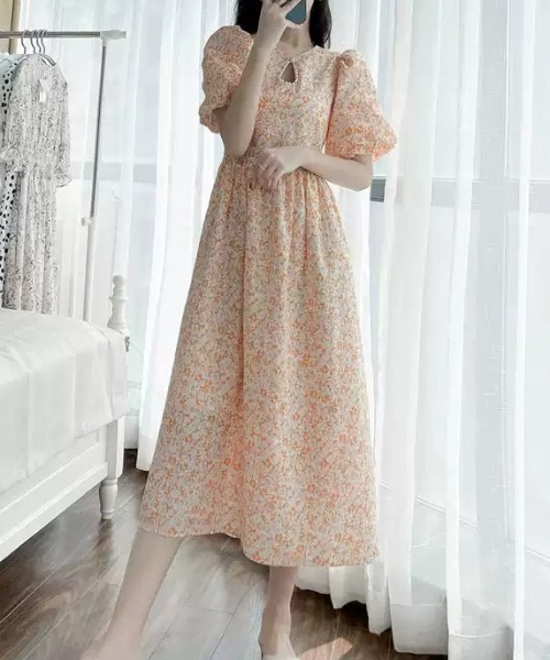 AMAJI(アマジ)の「総柄フラワー ウエストマークワンピース(ワンピース・レディース・オレンジ・MEDIUM/LARGE/X-LARGE)」の2枚目の写真