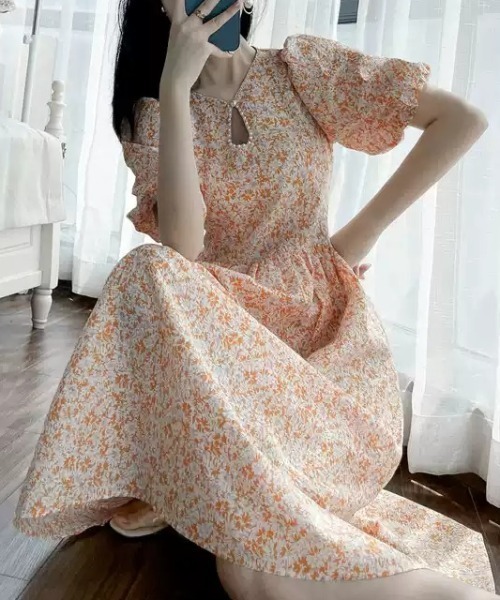 AMAJI(アマジ)の「総柄フラワー ウエストマークワンピース(ワンピース・レディース・オレンジ・MEDIUM/LARGE/X-LARGE)」の4枚目の写真