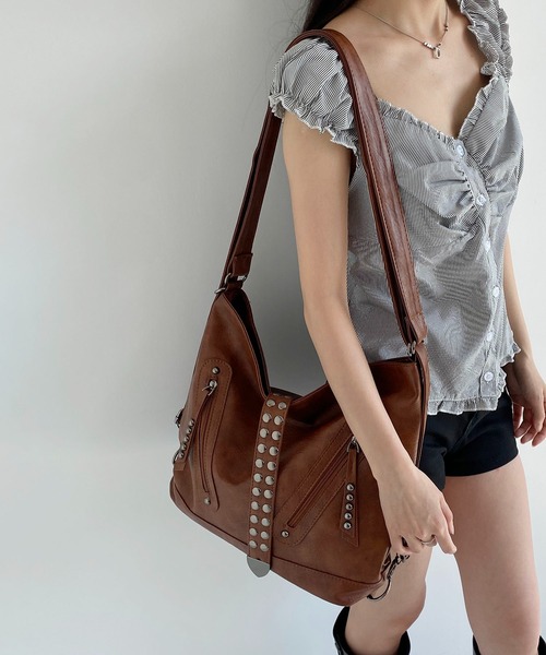 LA VORAGINE(ラ ヴォラジネ)の「3WAYドットスタッズショルダーバッグ/リュックトートバッグ(トートバッグ・レディース・Red/GRAY/Black/BROWN・FREE)」の19枚目の写真