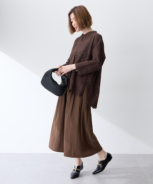 Petit Honfleur（プチオンフルール）の「レース刺しゅうバンドカラーブラウス（シャツ/ブラウス・レディース・ネイビー/ブラウン・9号/11号/13号）」の11枚目の写真
