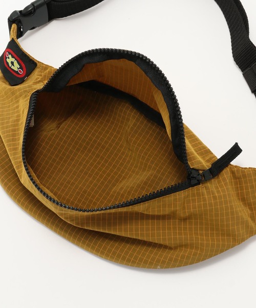 JOURNAL STANDARD(ジャーナルスタンダード)の「XS BAGGAGE × JOURNAL STANDARD WAIST POUCH-LIP STOP(ショルダーバッグ・メンズ・ライトグレー/ピンク/イエロー系その他/アーミー・FREE)」の8枚目の写真