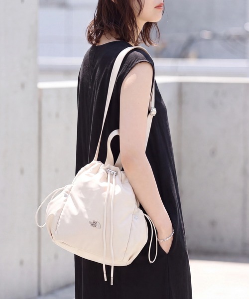 THE NORTH FACE(ザノースフェイス)の「【THE NORTH FACE/ザノースフェイス】BONNEY BUCKET BAG MINI / ボニー バケットバッグ ミニ ショルダーバッグ(ショルダーバッグ・レディース・クリーム/ブラック・FREE)」の2枚目の写真