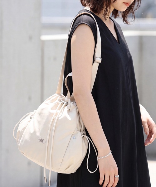 THE NORTH FACE(ザノースフェイス)の「【THE NORTH FACE/ザノースフェイス】BONNEY BUCKET BAG MINI / ボニー バケットバッグ ミニ ショルダーバッグ(ショルダーバッグ・レディース・クリーム/ブラック・FREE)」の6枚目の写真