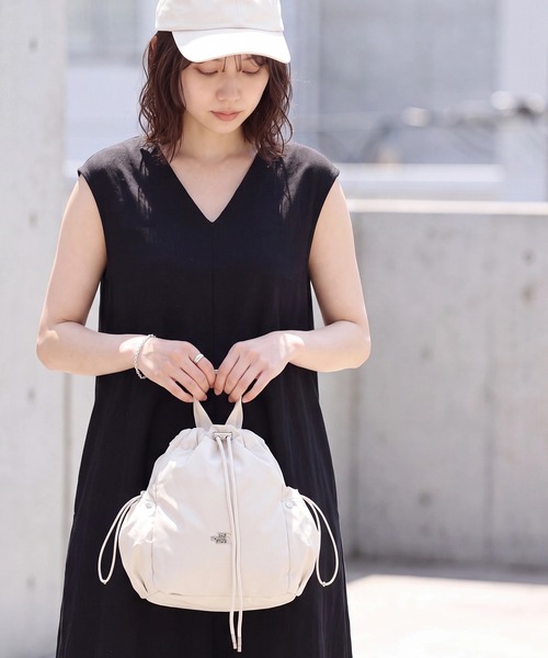 THE NORTH FACE(ザノースフェイス)の「【THE NORTH FACE/ザノースフェイス】BONNEY BUCKET BAG MINI / ボニー バケットバッグ ミニ ショルダーバッグ(ショルダーバッグ・レディース・クリーム/ブラック・FREE)」の8枚目の写真