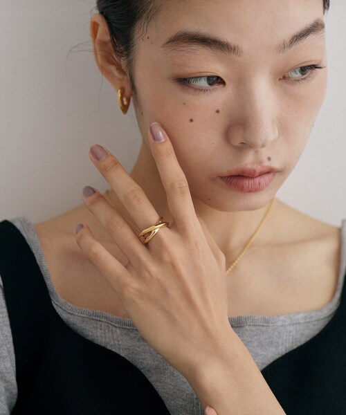 COCOSHNIK ONKITSCH(ココシュニックオンキッチュ)の「シルバー リッジドームクロスリング GP(リング・レディース・クリア・14/12)」の6枚目の写真