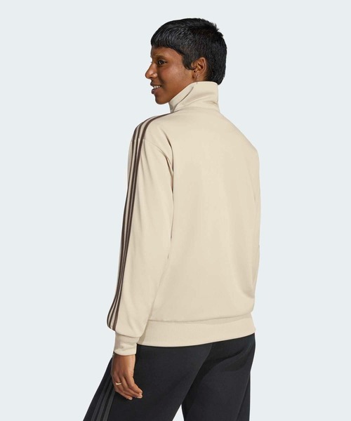 adidas（アディダス）の「ファイヤーバード トラックトップ ルーズ / ジャージ / トラックジャケット / アディダスオリジナルス adidas Originals（ジャージ・レディース・ベージュ・XX-LARGE/X-LARGE/SMALL/MEDIUM/LARGE）」の2枚目の写真