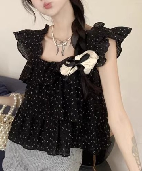 tolene(トレネ)の「シフォン小花柄 3段ティアードフリルブラウス(シャツ/ブラウス・レディース・ブラック/ホワイト・FREE)」の2枚目の写真
