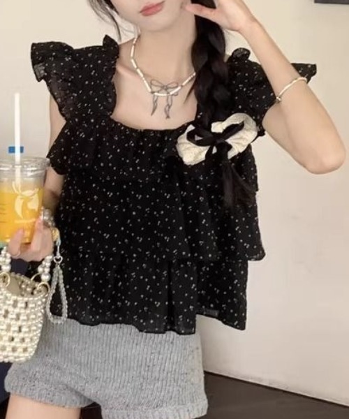 tolene(トレネ)の「シフォン小花柄 3段ティアードフリルブラウス(シャツ/ブラウス・レディース・ブラック/ホワイト・FREE)」の22枚目の写真