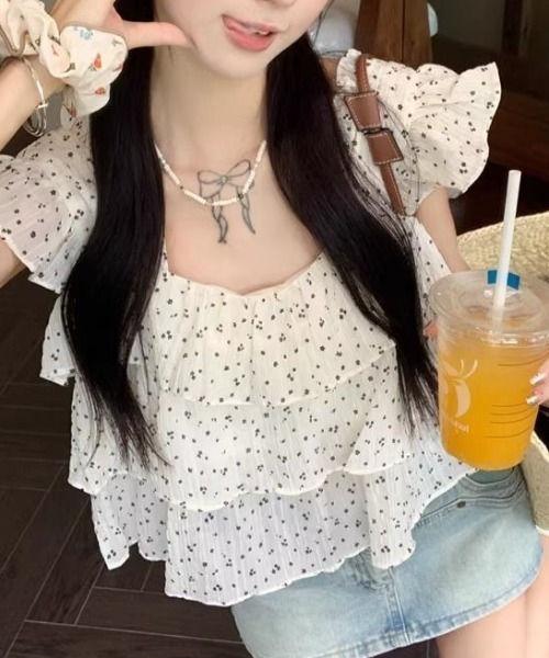 tolene(トレネ)の「シフォン小花柄 3段ティアードフリルブラウス(シャツ/ブラウス・レディース・ブラック/ホワイト・FREE)」の10枚目の写真