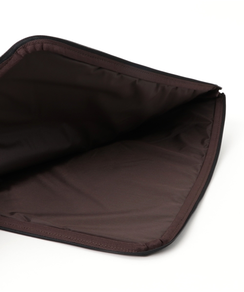 Daily russet（デイリー ラシット）の「ウレタン入A4ファイルケース