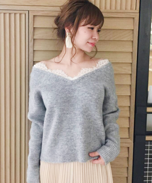 mysty woman（ミスティウーマン）の「度詰ニットレース使いVネックプルオーバー（ニット/セーター・レディース・アイボリー/ブラック/ピンクベージュ/トップグレー・FREE）」の4枚目の写真
