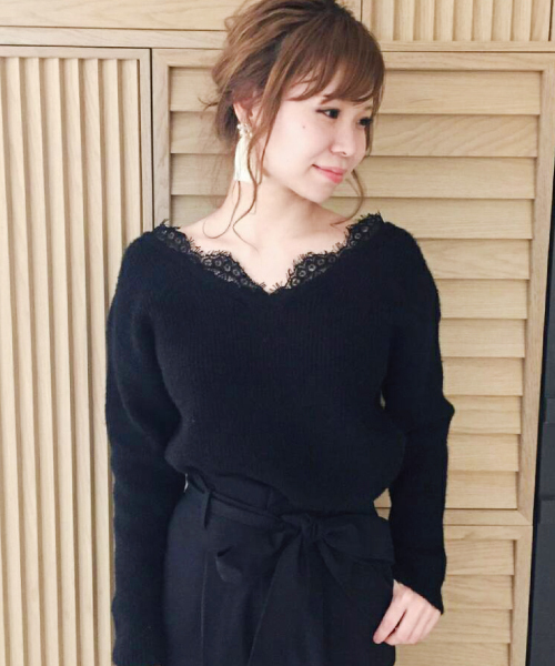 mysty woman（ミスティウーマン）の「度詰ニットレース使いVネックプルオーバー（ニット/セーター・レディース・アイボリー/ブラック/ピンクベージュ/トップグレー・FREE）」の16枚目の写真