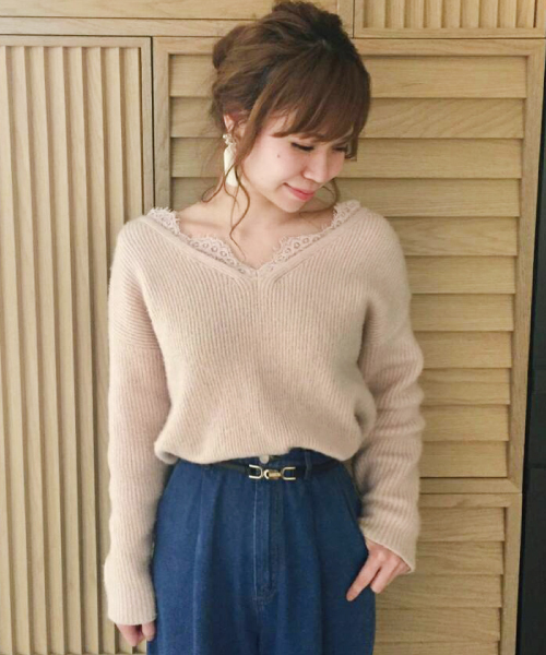 mysty woman（ミスティウーマン）の「度詰ニットレース使いVネックプルオーバー（ニット/セーター・レディース・アイボリー/ブラック/ピンクベージュ/トップグレー・FREE）」の12枚目の写真
