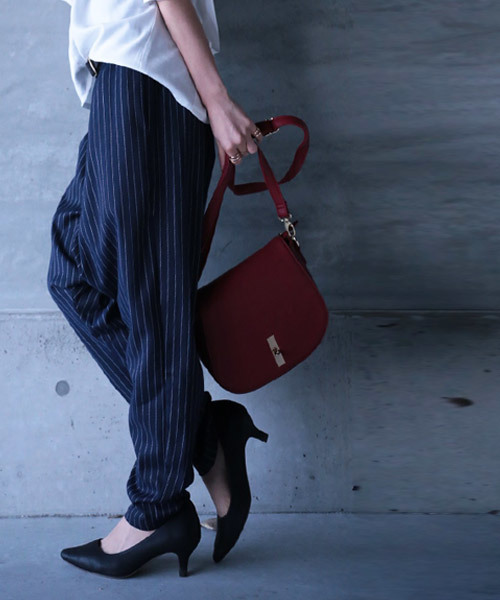 antiqua(アンティカ)の「ストライプサルエルパンツ(その他パンツ・レディース・ネイビー・M)」の2枚目の写真